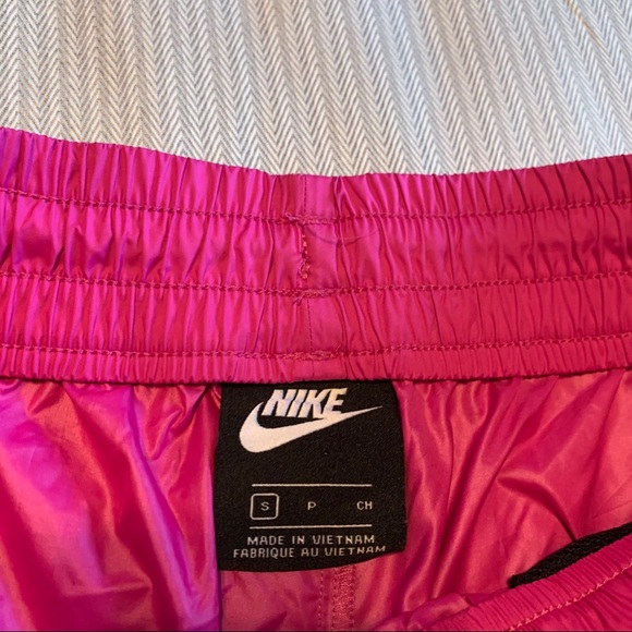 Women’s Nike shorts - Picture 3 of 4